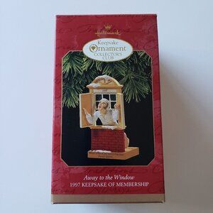 NWT Hallmark Keepsake Ornament Away to the Window 1997 Keepsake Collectors Club